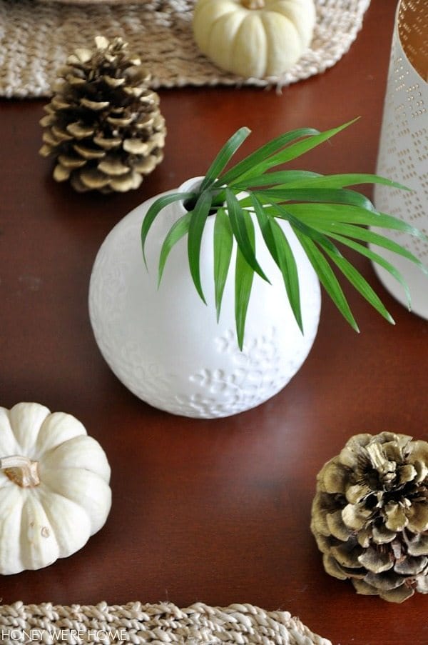Thanksgiving holiday table ideas - black + white + gold 