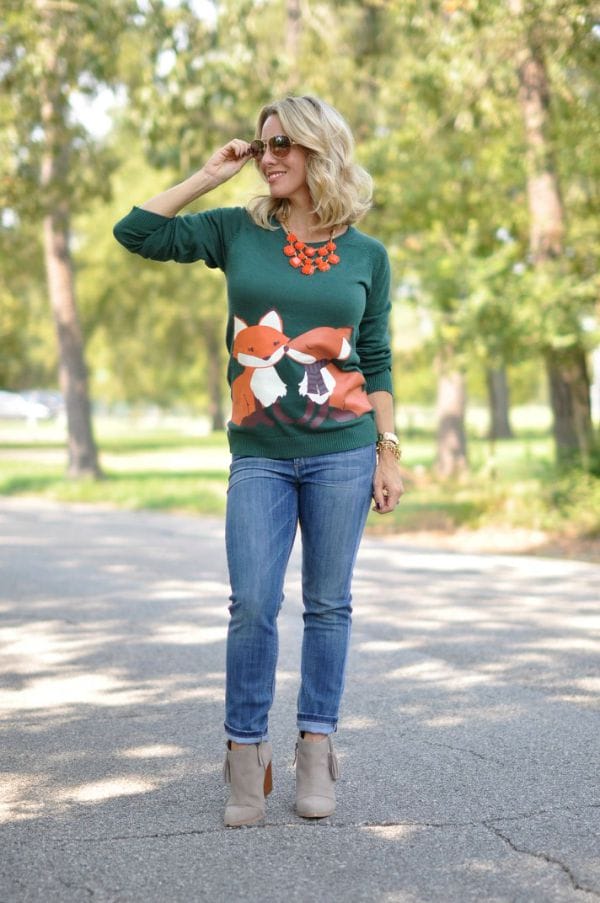 Fall fashion - super cute kissing fox sweater with rolled jeans and tassel bootie 