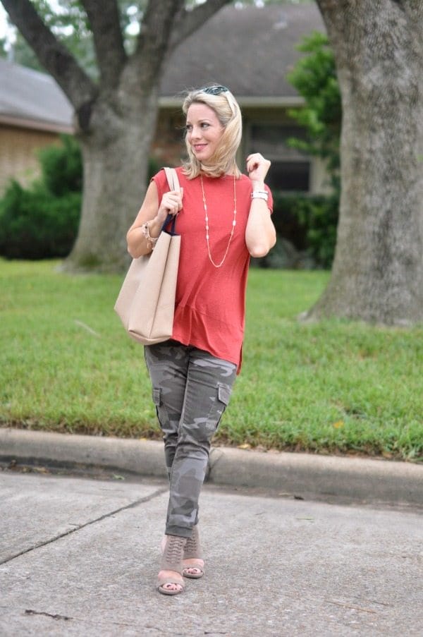 Fall/Winter fashion - Free People Solid Muscle Tee & reversible tote with camo pants | Tory Burch sunglasses