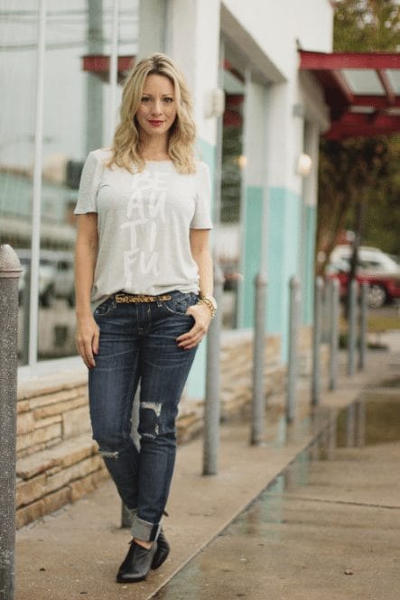 White t shirt on sale and ripped jeans outfit