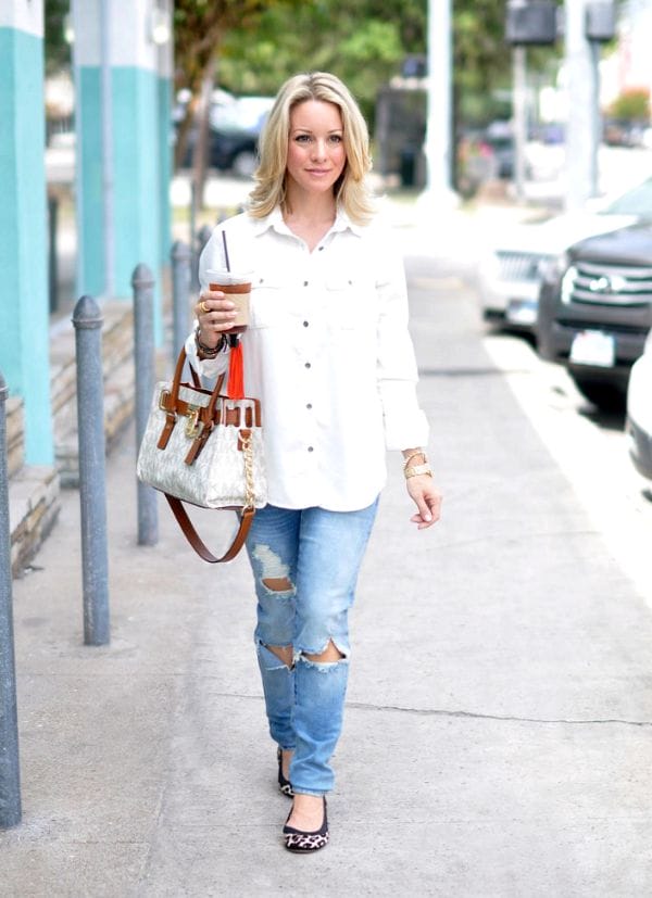 Fall fashion - white button down, ripped jeans, and great bag 