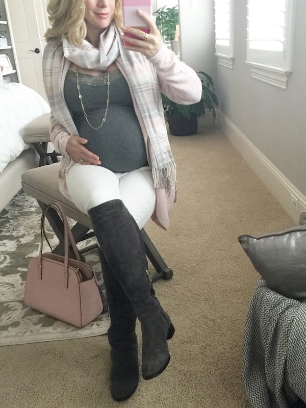 Fall outfit inspiration, pink, grey, and white #pregnancystyle #dressingthebump 