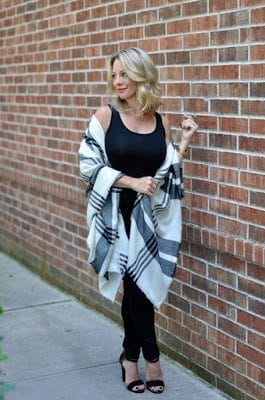 Winter fashion | plaid poncho and black skinny jeans with heels 