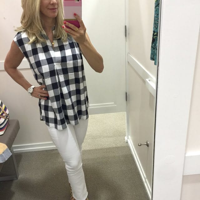 Summer Fashion - check shirt and white jeans #outfit #outfitinspo #summerfashion