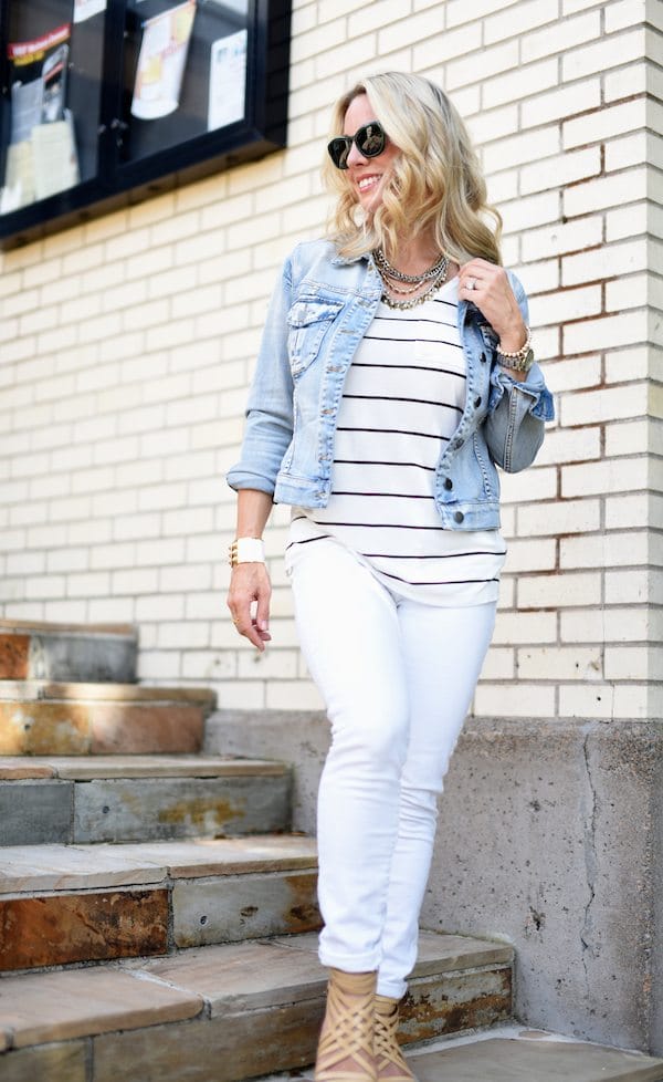 Outfit Inspiration | Striped top and white jeans with jean jacket