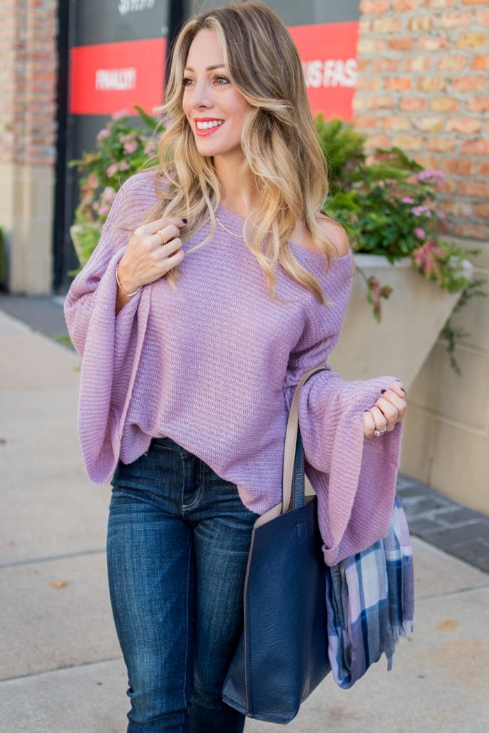 Women's Fall fashion favorite trend this year - flared sleeve sweater #fallfashion #sweaterwheather #ootd