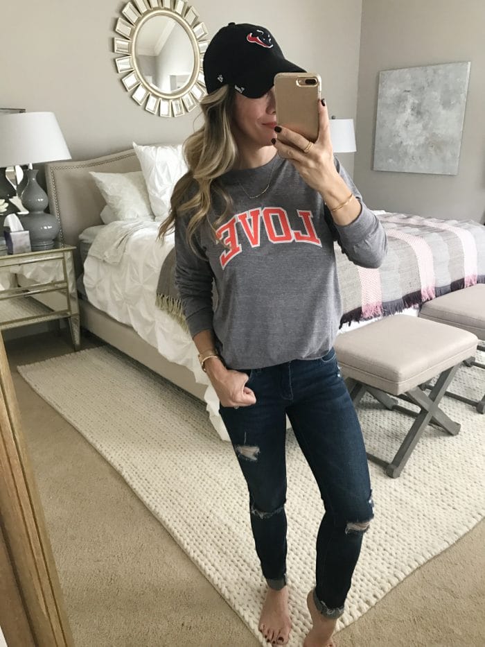 Dressing Room Fit & Review - Love t-shirt and ripped jeans #dressingroom #fallfashion