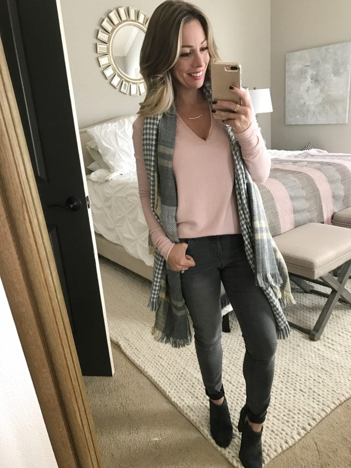 How to wear grey jeans - pink sweater and plaid scarf