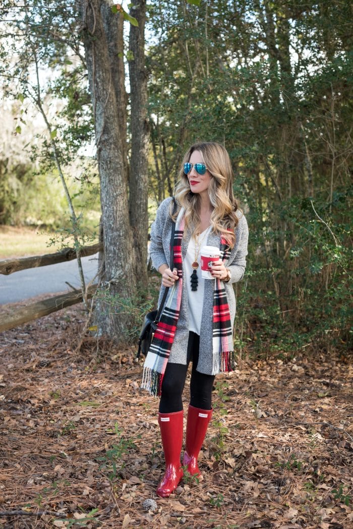 Leggings with cardigan and red hunter boots #fallfashion #winterfashion 1