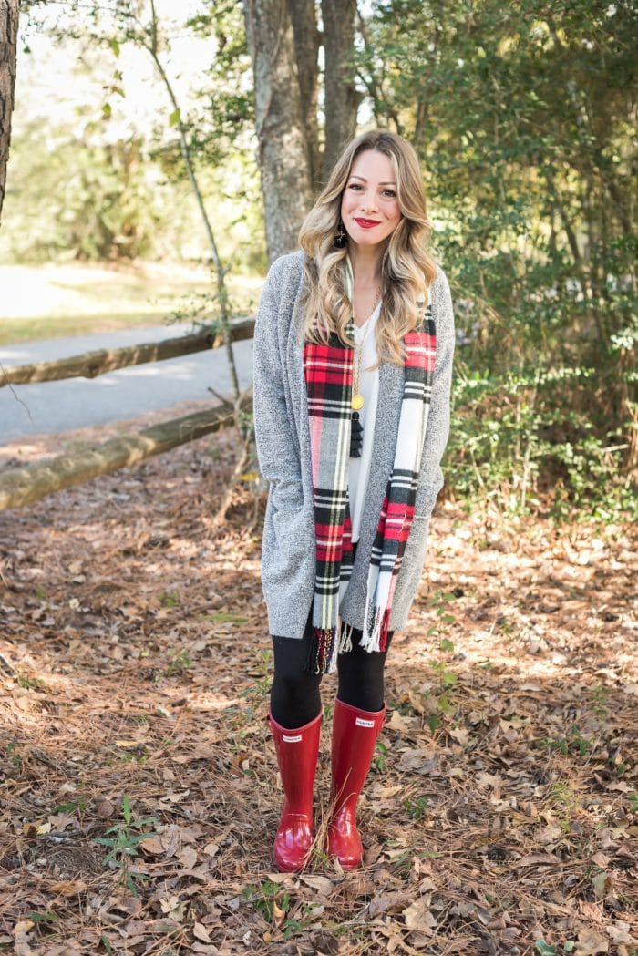 Leggings with cardigan and red hunter boots #fallfashion #winterfashion 8