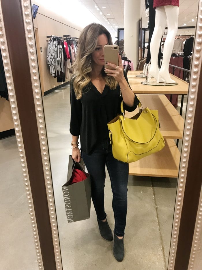 black tunic skinny jeans and yellow bag