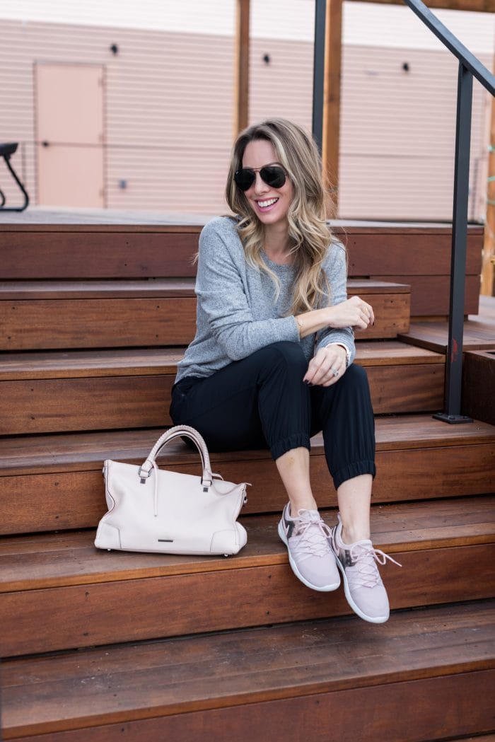 Comfy Weekend Outfit - joggers and sneakers