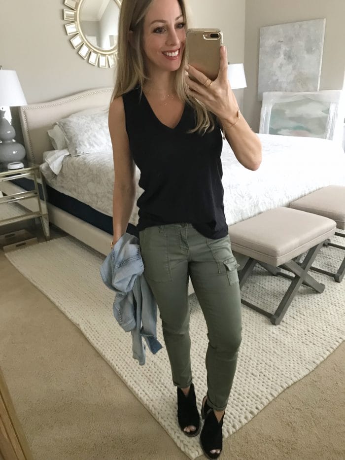 Outfit inspiration - black tank w skinny cargo pants and booties with jean jacket