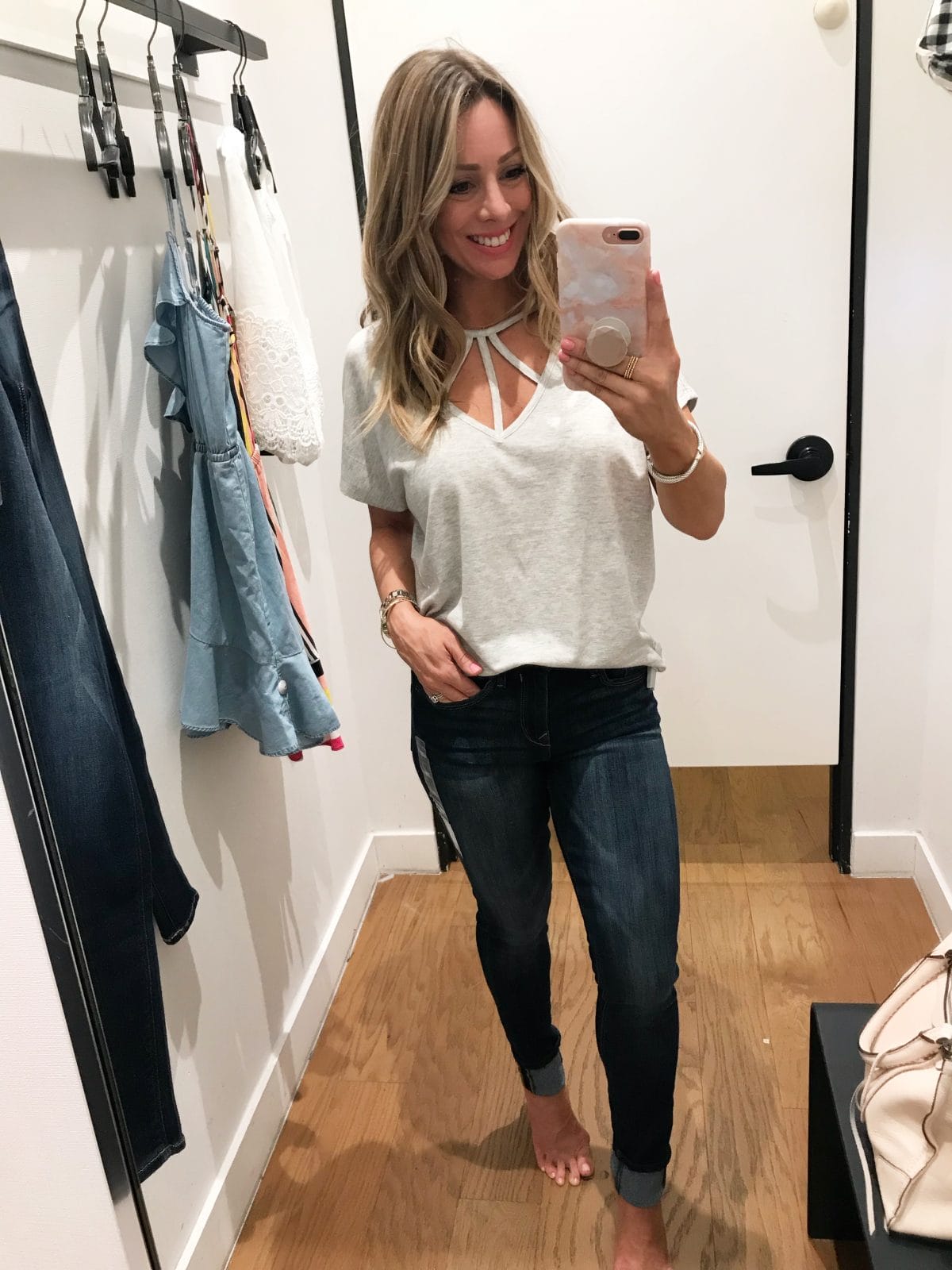 Dressing Room Fit and Review - Express grey tee shirt with jeggings