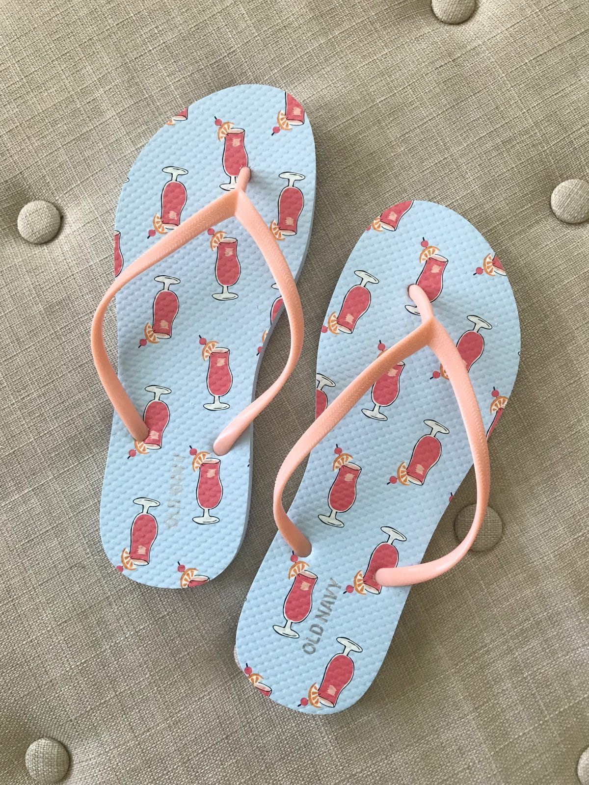 Old navy flamingo hot sale flip flops