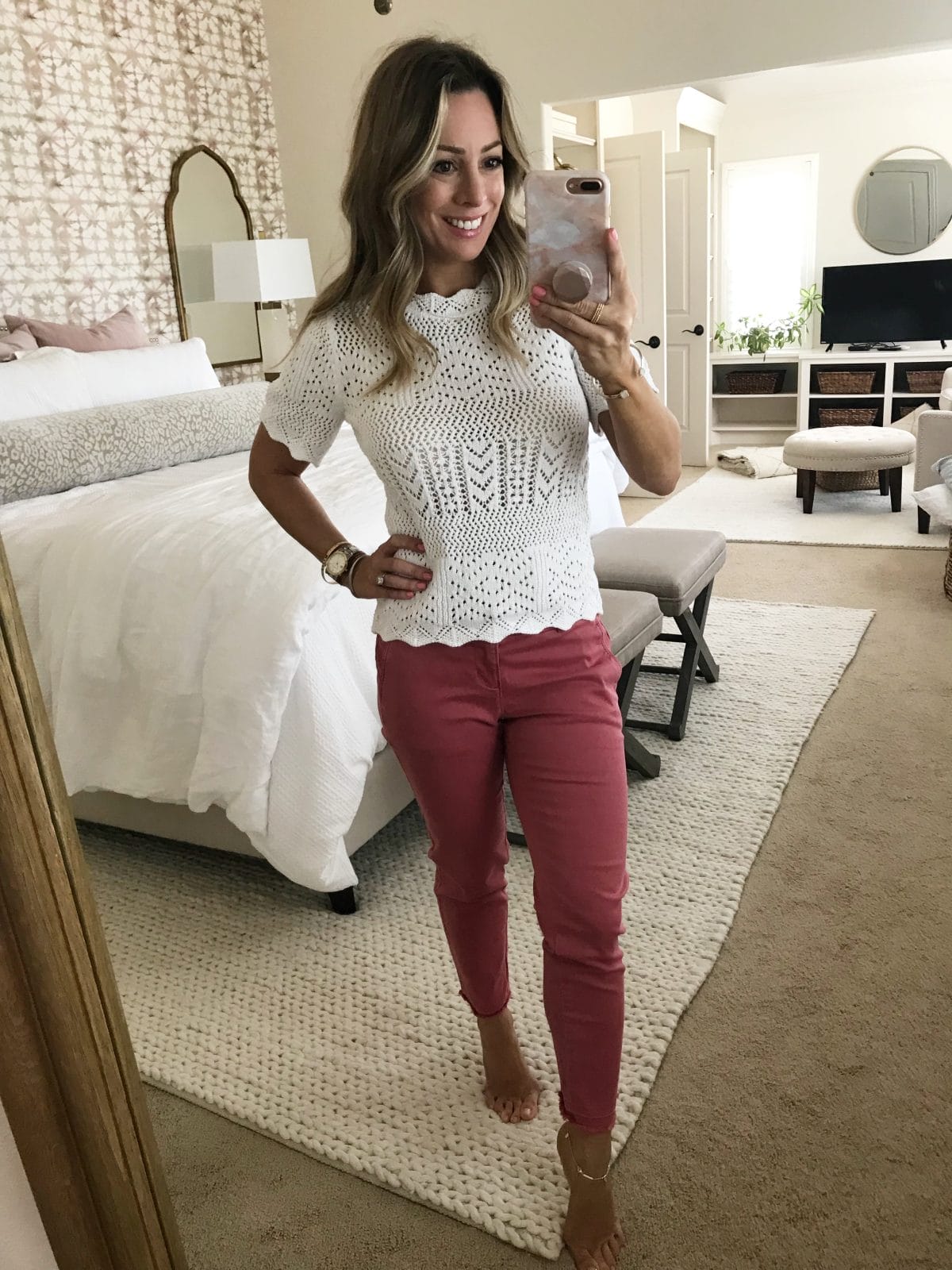 White crochet top and pink chino pants 1