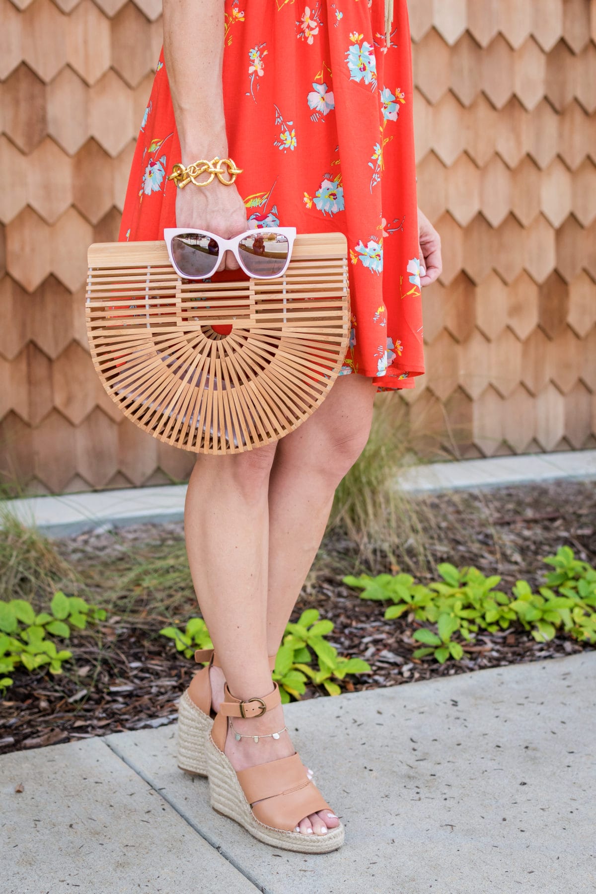 Cute summer dress and wooden bag (2)