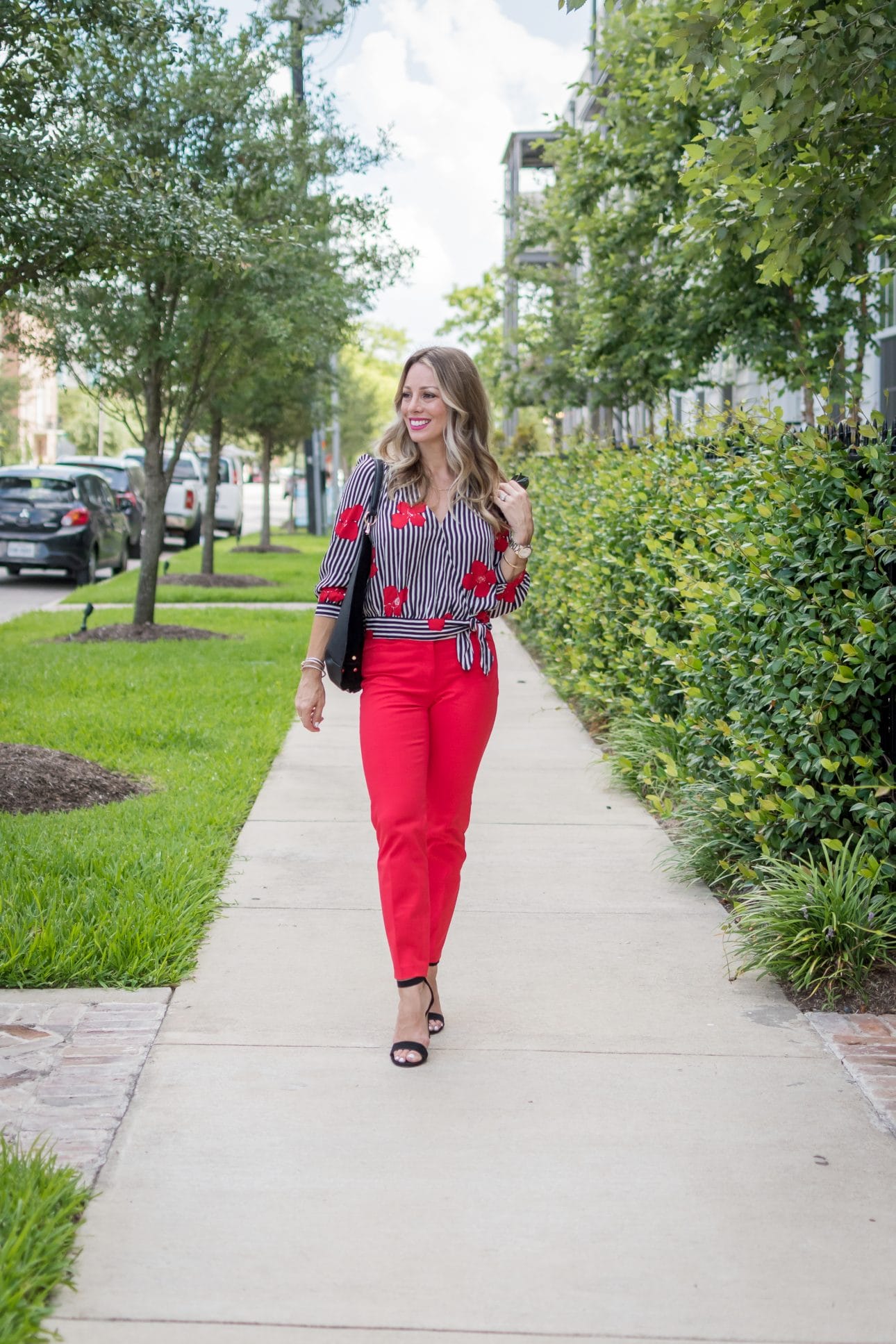 what to wear with red pants
