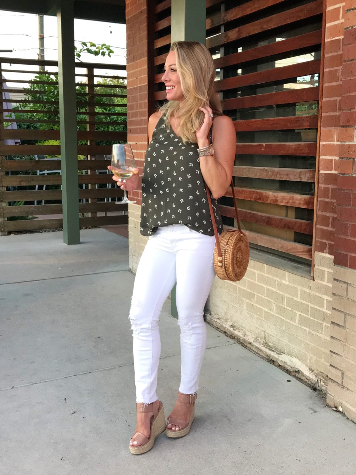 cute summer outfit white jeans