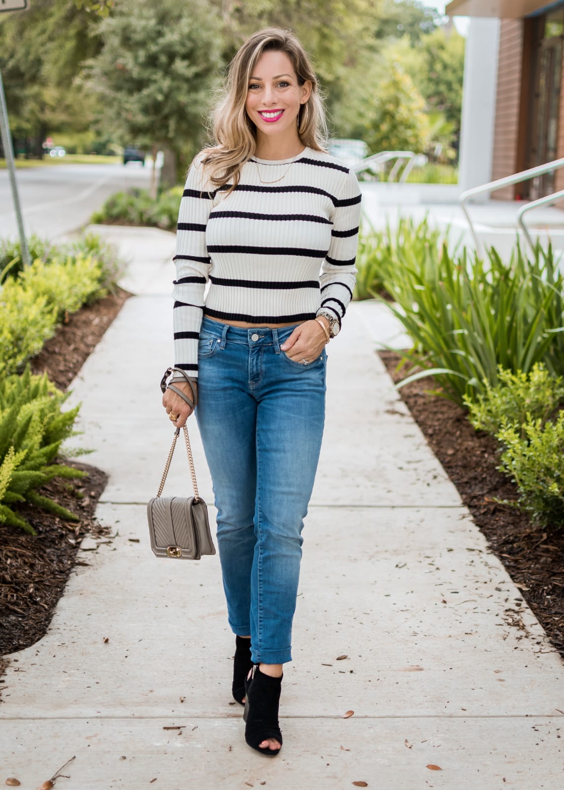how to wear boyfriend jeans cute fall outfit
