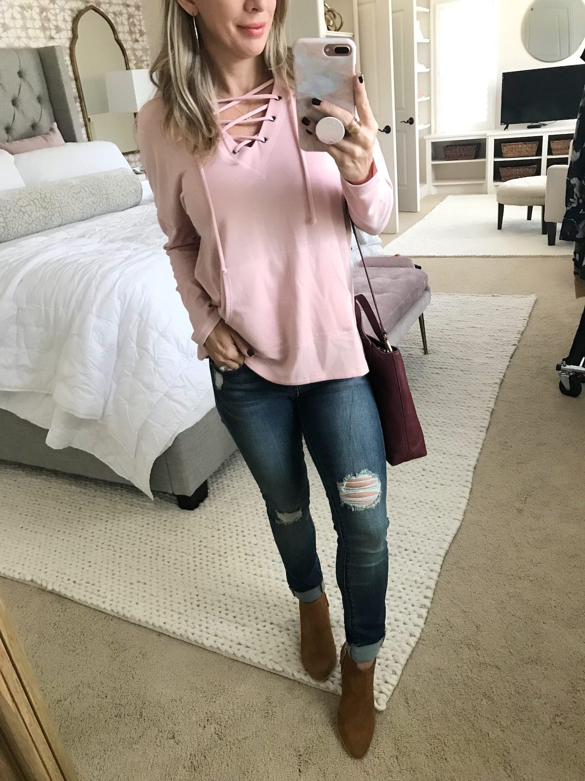 Fall outfits with ripped clearance jeans