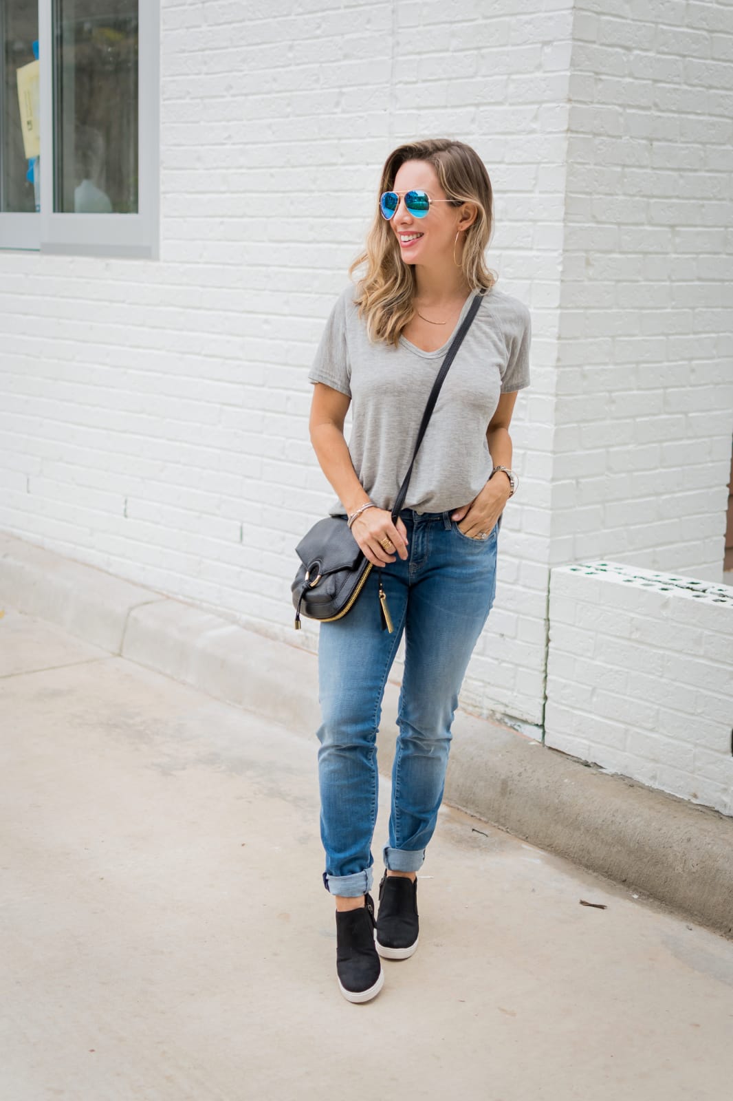 how to wear boyfriend jeans casual outfit