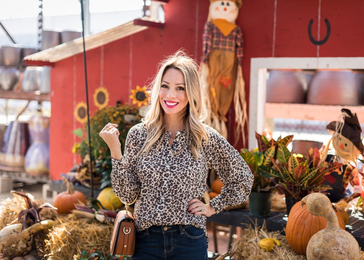 Cute Fall Outfit with leopard blouse and skinny jeans.4
