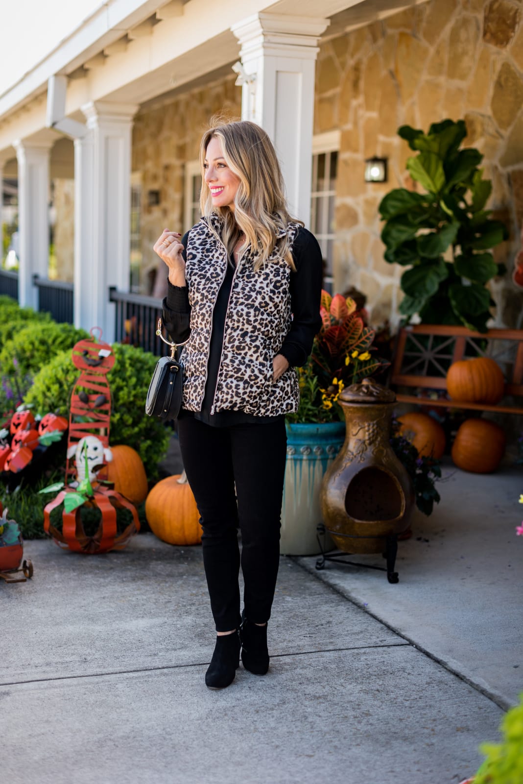 Cute fall outfit with leopard vest.6