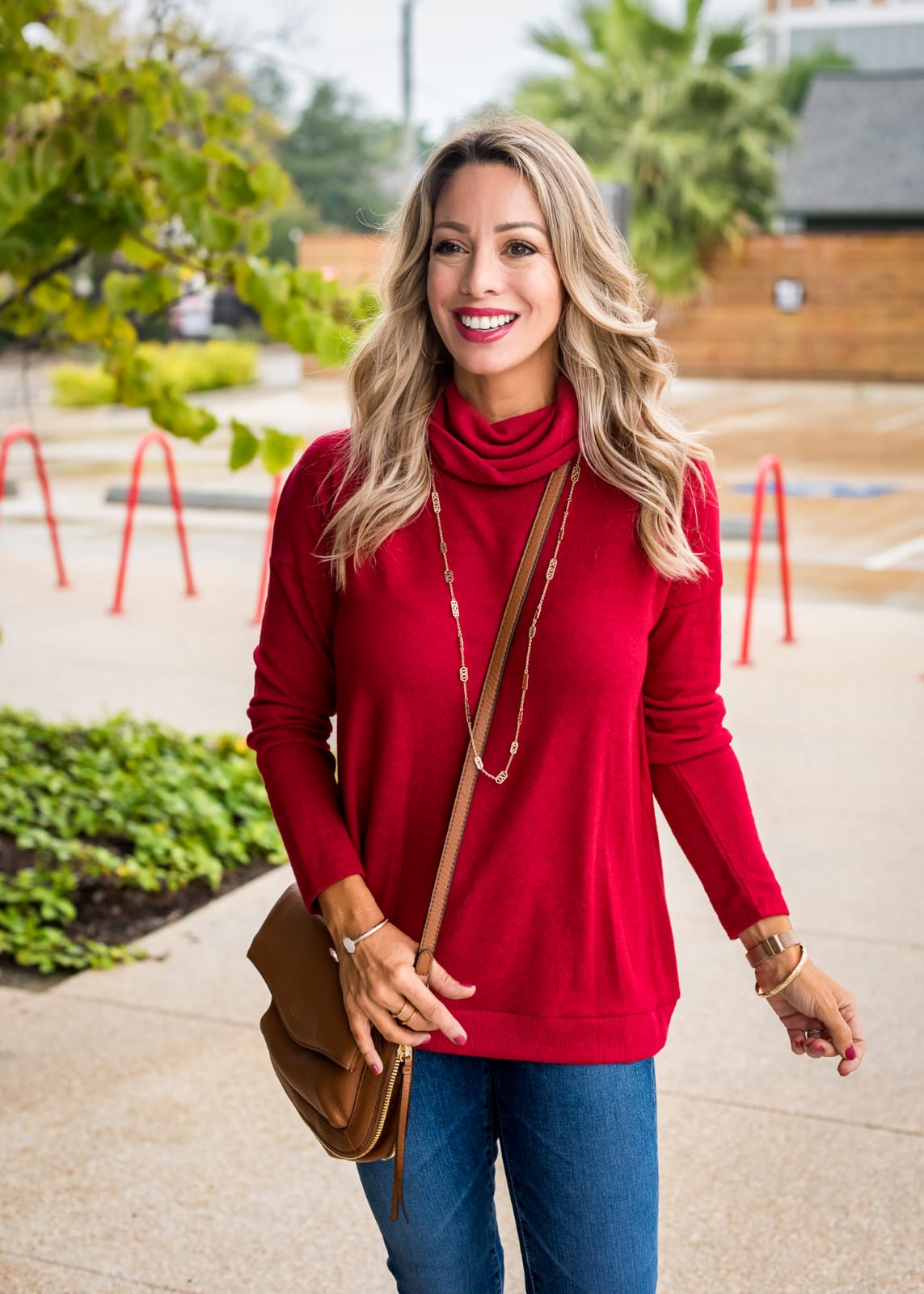 Cute Fall Outfit with red pullover, jeans and booties (2)