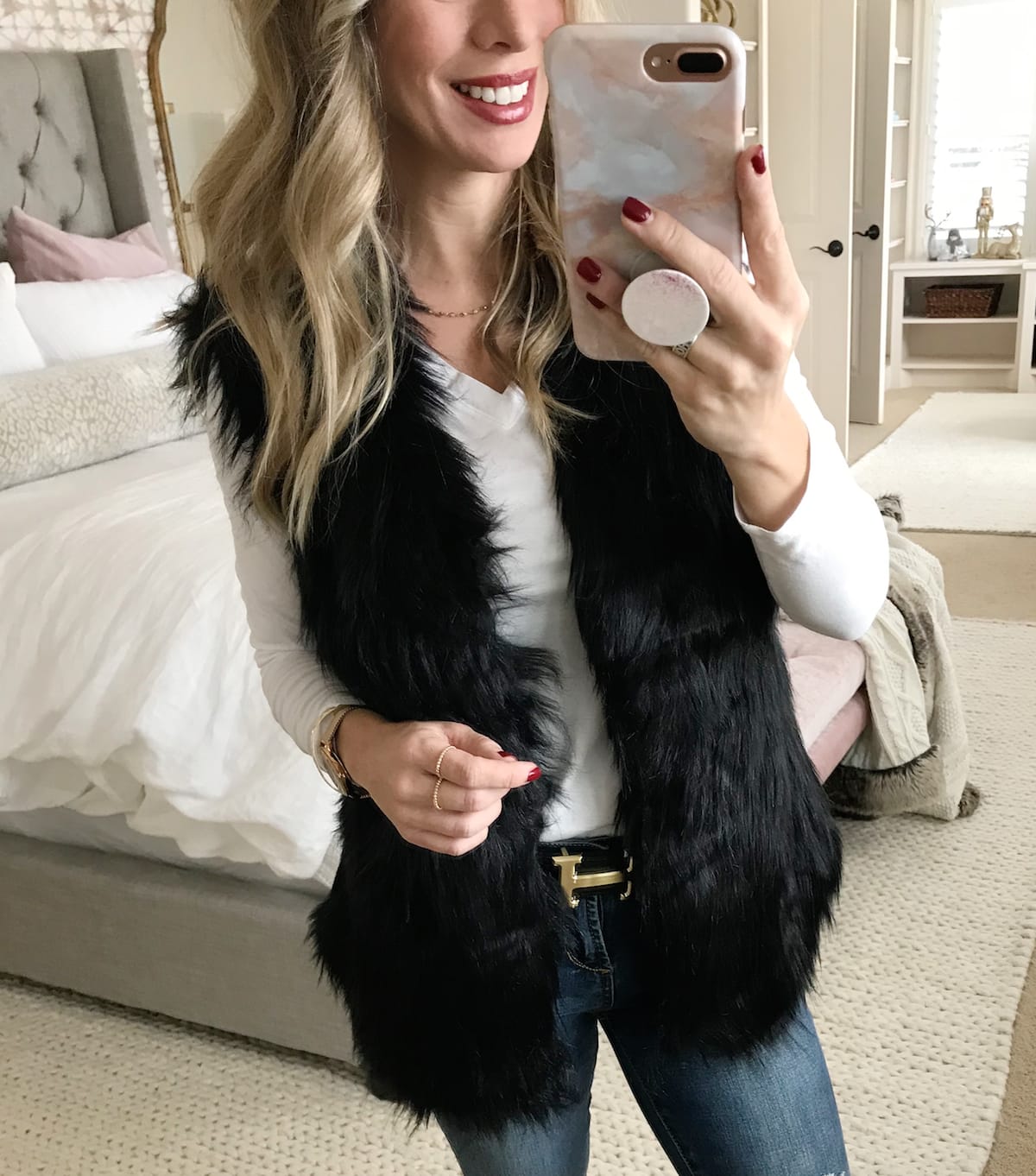 Amazon Fashion Haul - jeans and faux fur vest with v neck tee shirt (1)