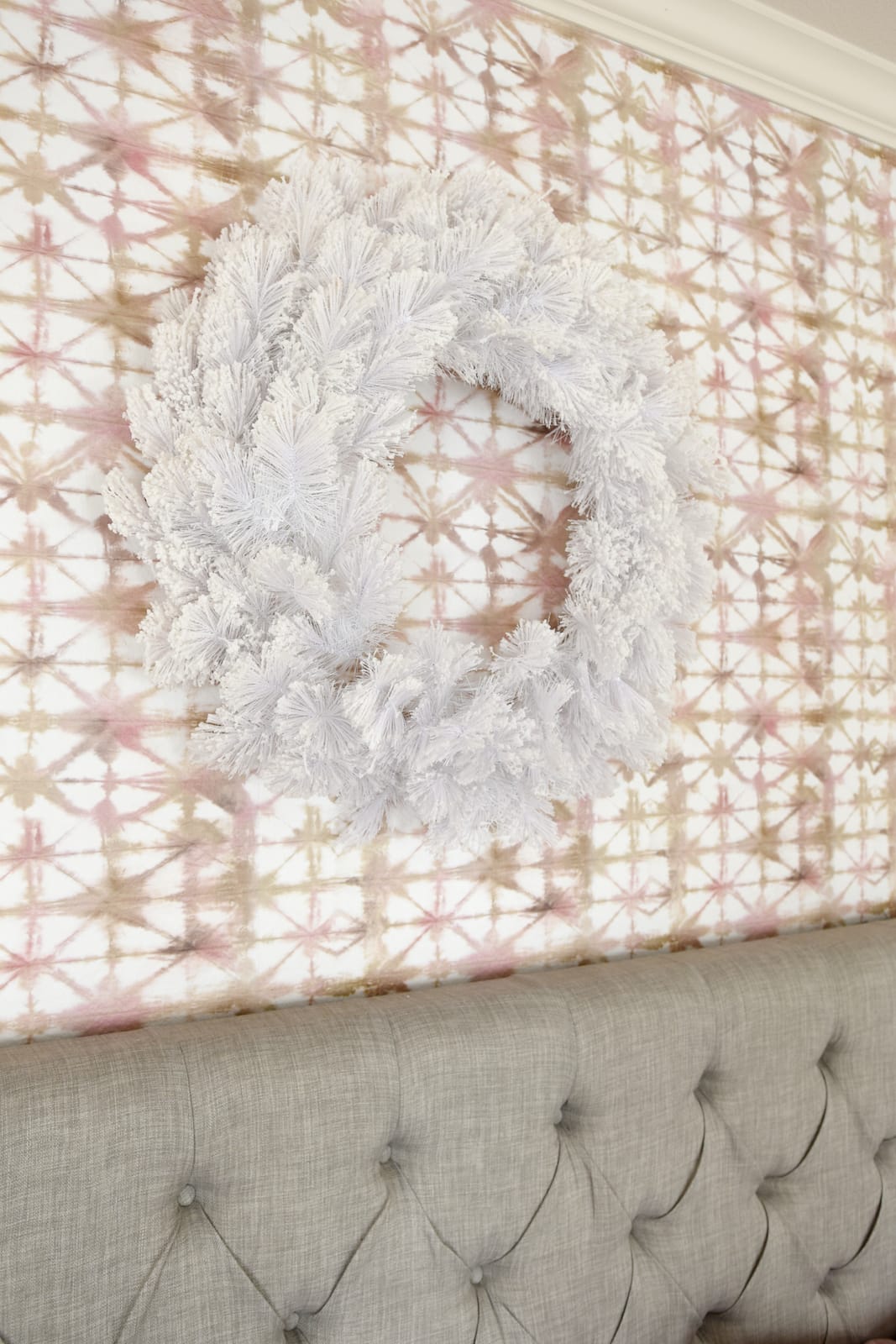 Christmas Decor - bedroom white wreath (1)