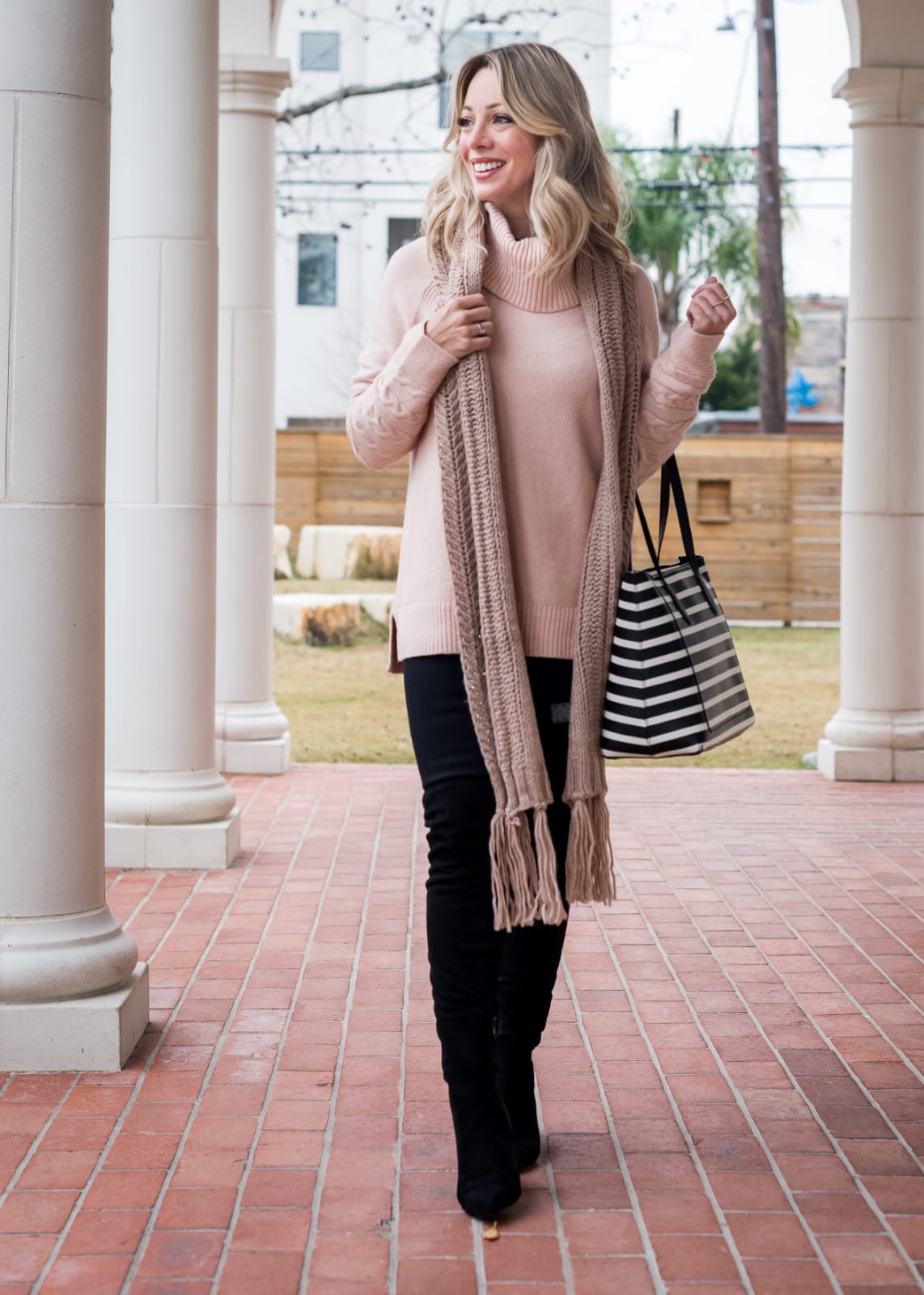 Cute winter outfit - pink sweater and black jeans (1)