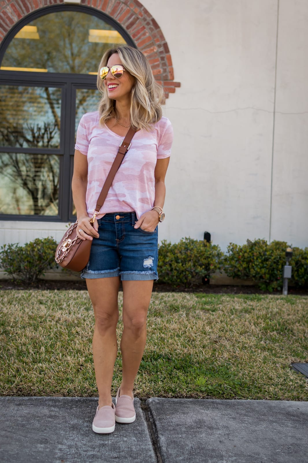 Jean shorts pink camp tee and slip on sneakers