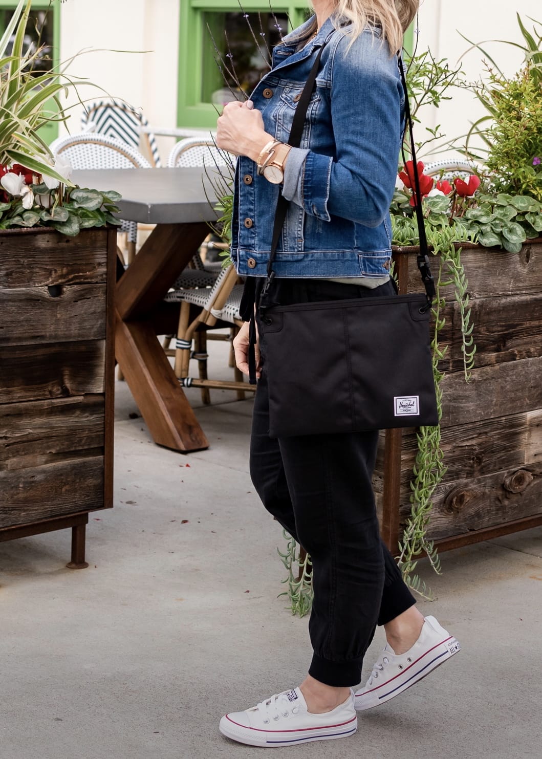 black joggers with tank top jean jacket and converse sneakers