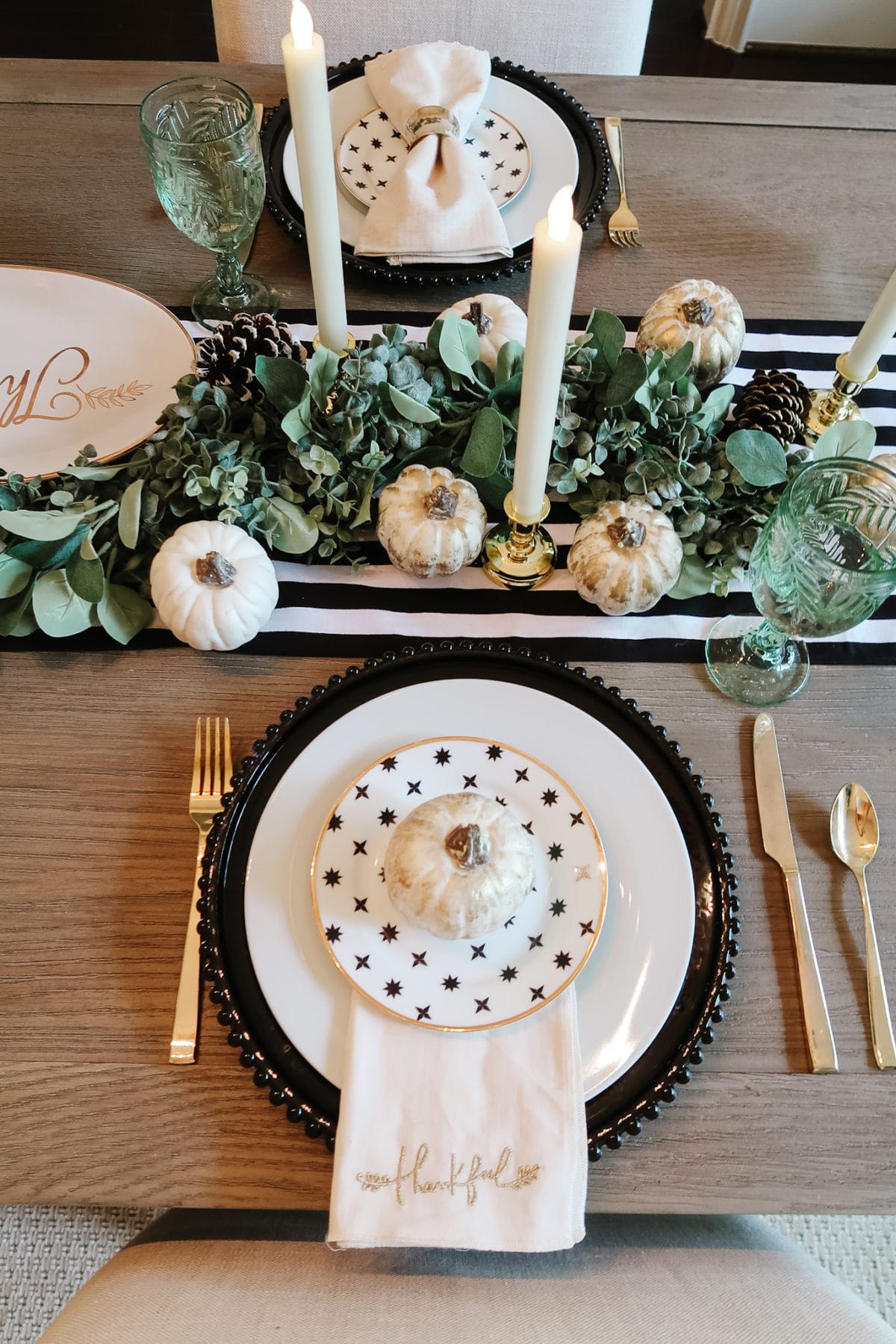 Thanksgiving Tablescapes, Modern Black and White with Gold accents. 