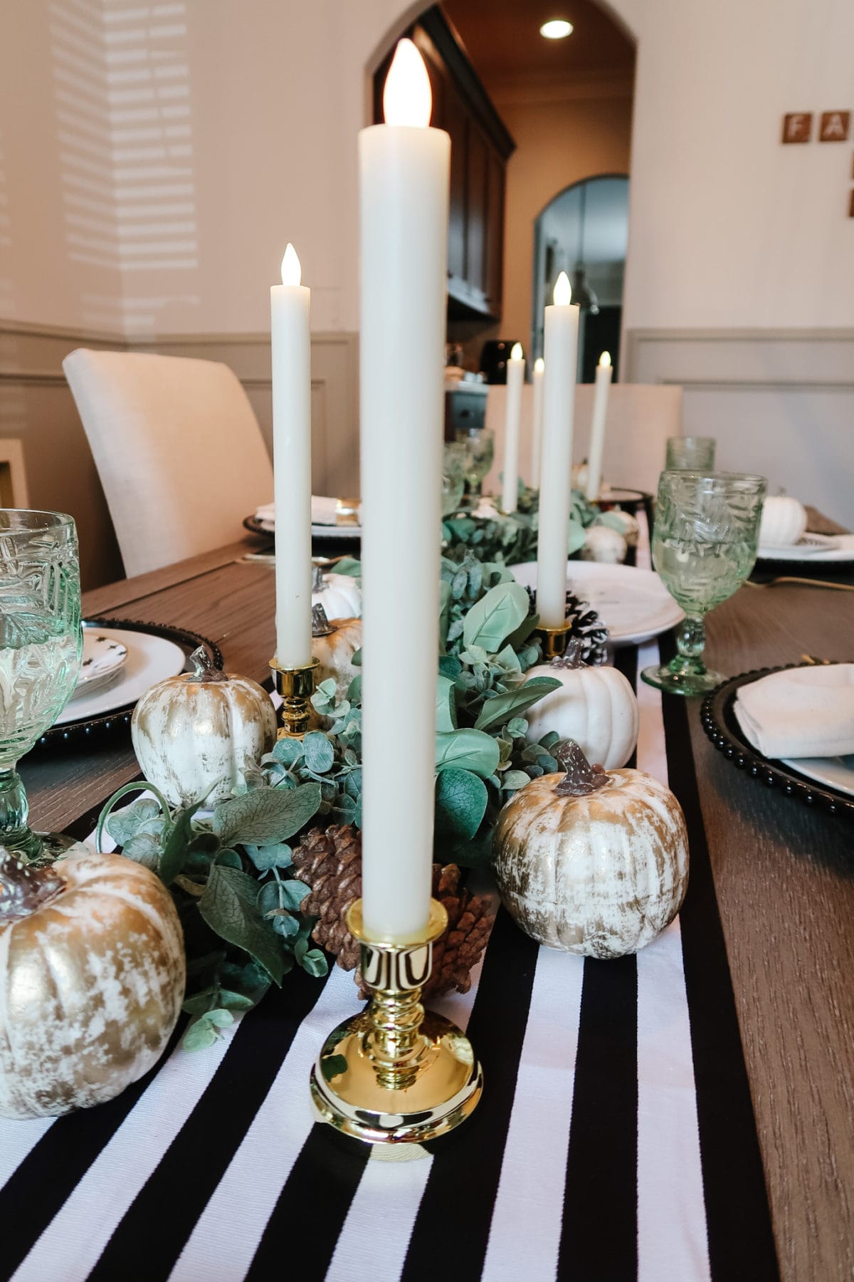 Thanksgiving Tablescapes, Modern Black and White with Gold Accents