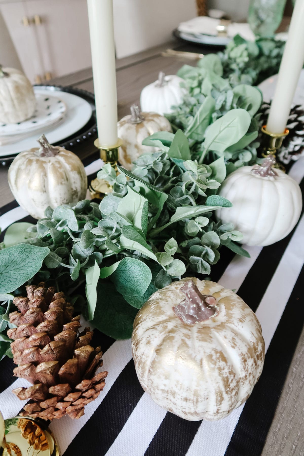 Thanksgiving Tablescapes, Modern Black and White with Gold Accents, Greenery