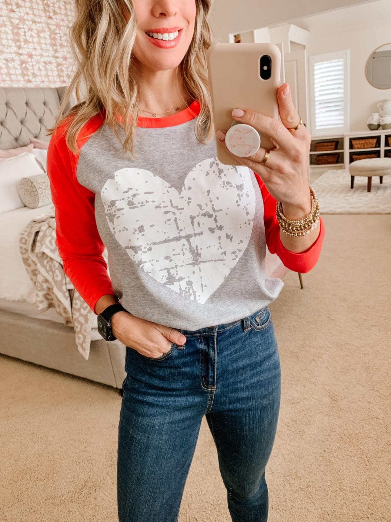 Amazon Fashion, Heart Top, Jeans, sneakers 
