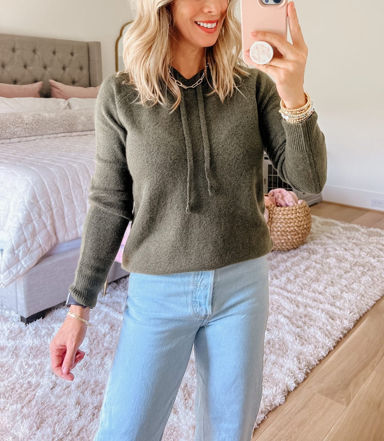 Sweater Pullover, Jeans, Mules 