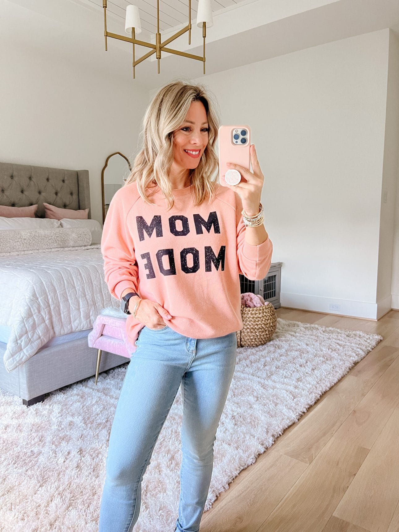 Mom Mode Sweatshirt, Jeans