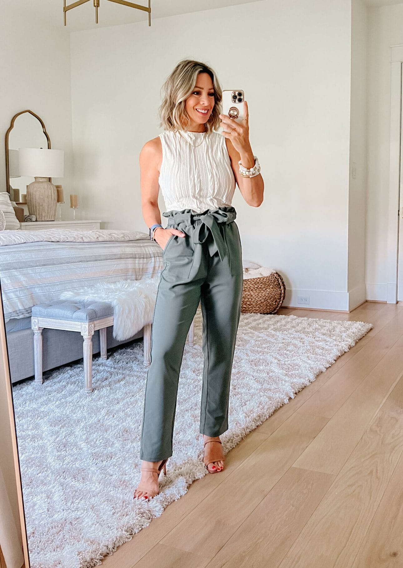 What to Wear With Olive Green Pants This Fall  Olive green pants, Olive  green pants outfit, Outfits with leggings