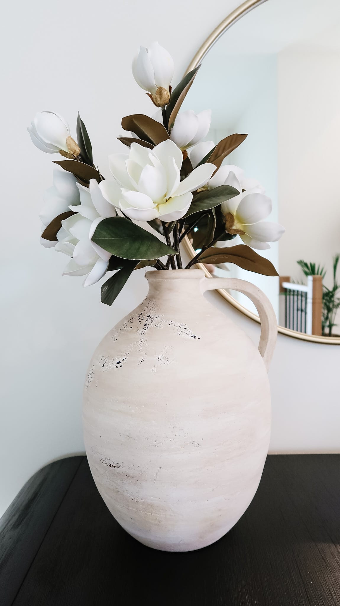 Magnolia, Vase