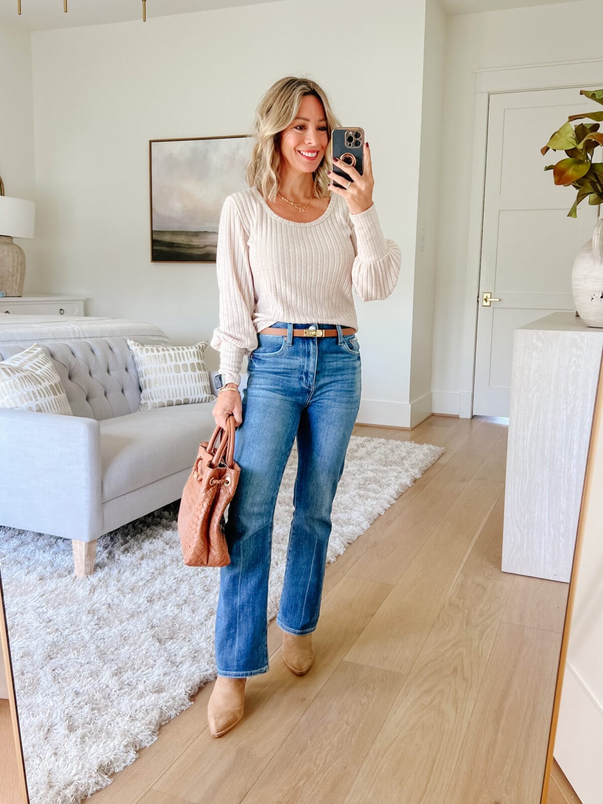 Ribbed top, pistola jeans, belt 